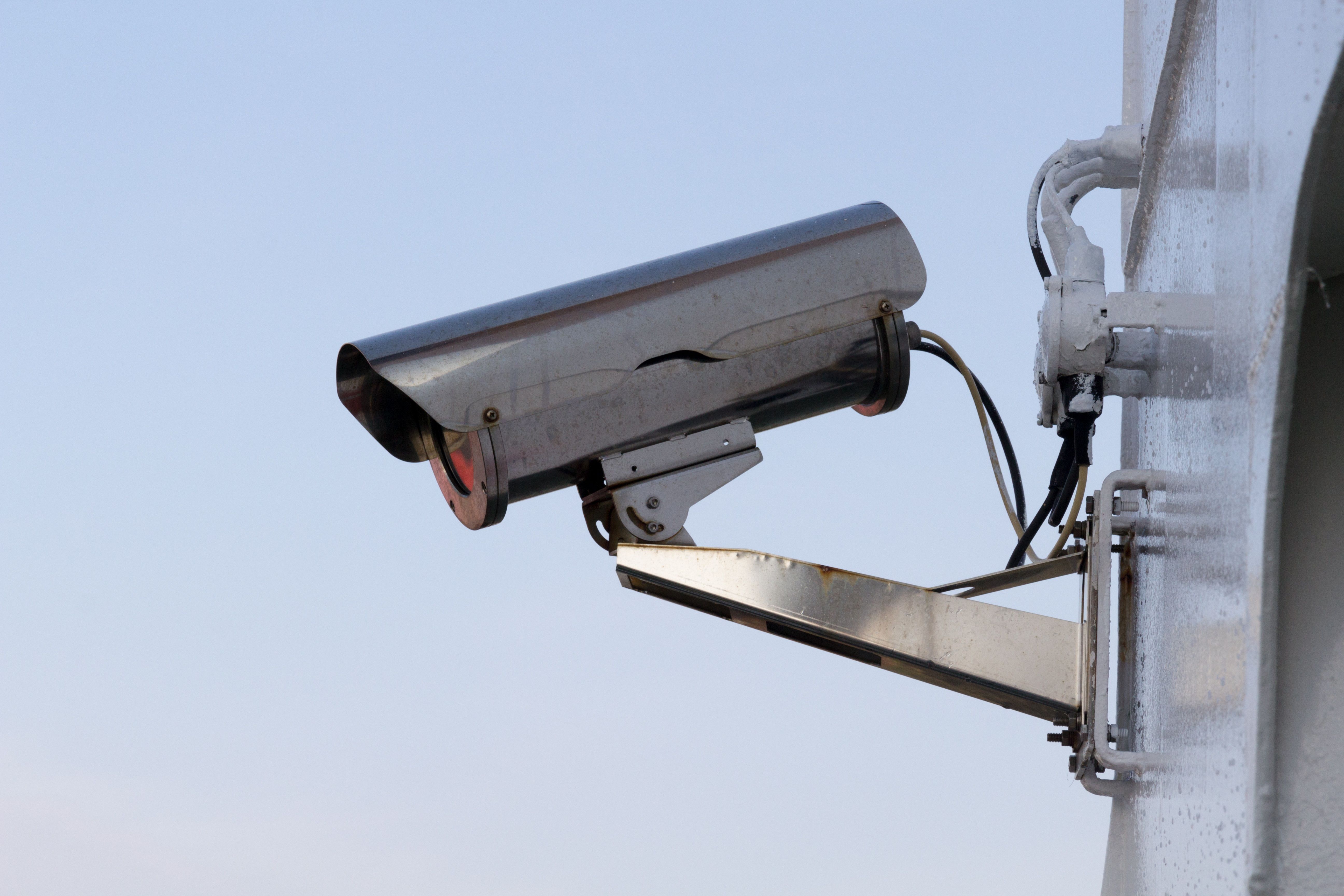 Cámara de seguridad para bodega o planta ALTAGAMA